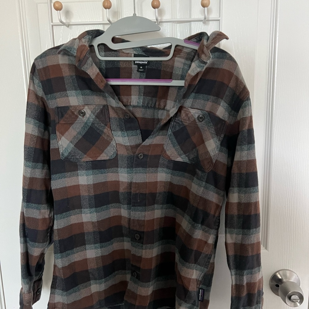 Patagonia boys XL Brown and Gray Plaid Shirt worn once
